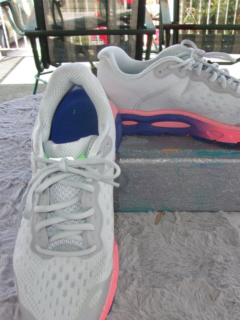 S-242 WOMENS UNDER ARMOUR HOVR-INFINITE 3 SNEAKERS